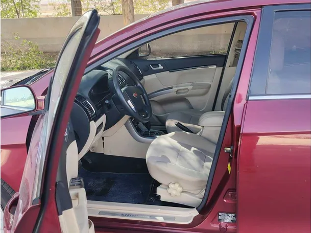 Car image 14