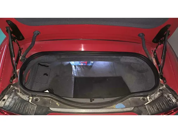 Car image 18