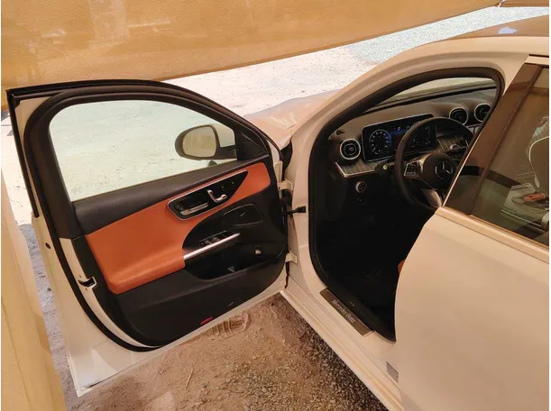 Car image 11