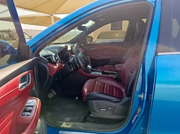 Car image 14