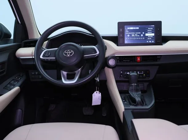 Car image 15