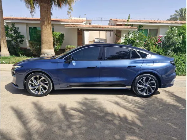 Car image 8