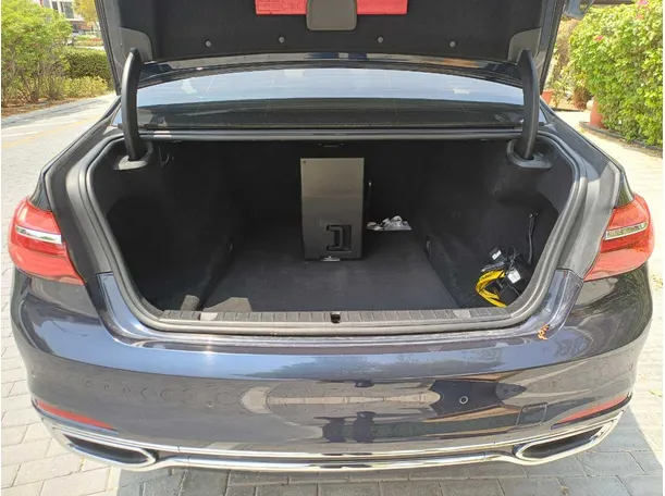 Car image 19