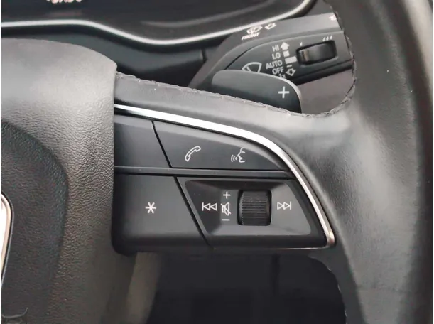 Car image 25