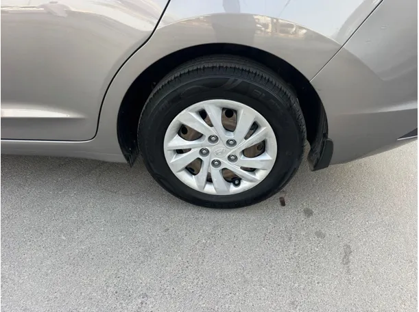 Car image 9