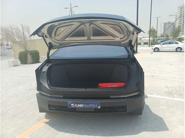 Car image 19