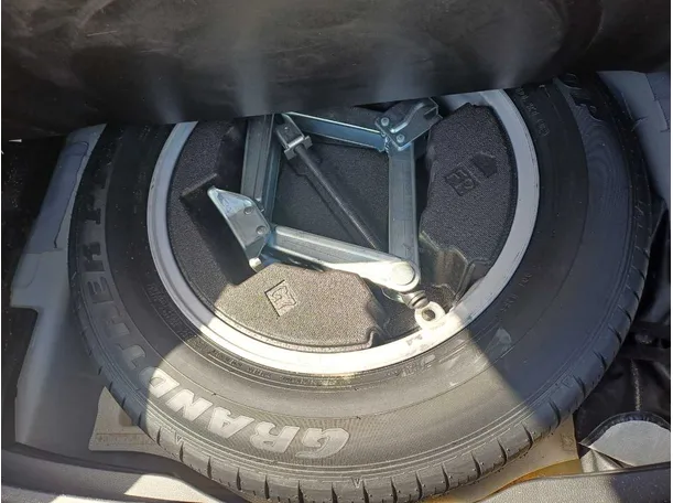 Car image 21