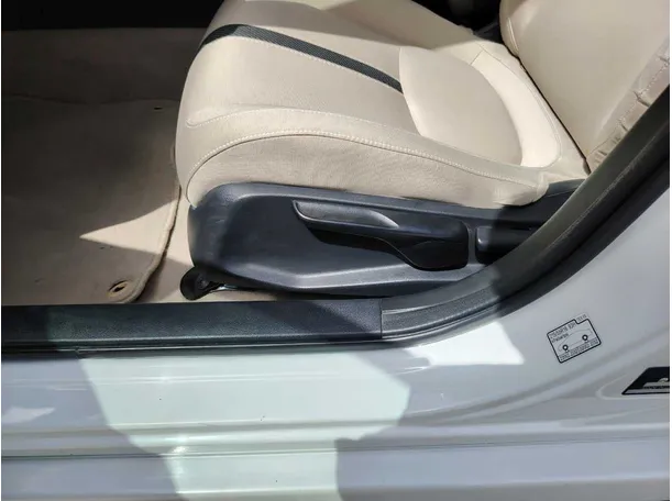 Car image 33