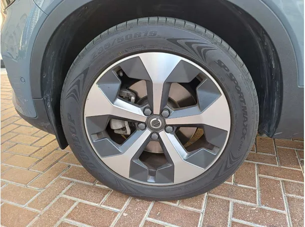 Car image 9