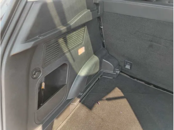 Car image 30