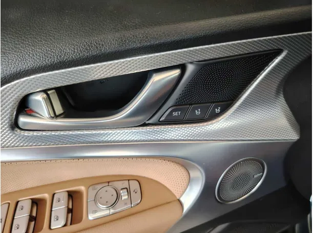 Car image 35