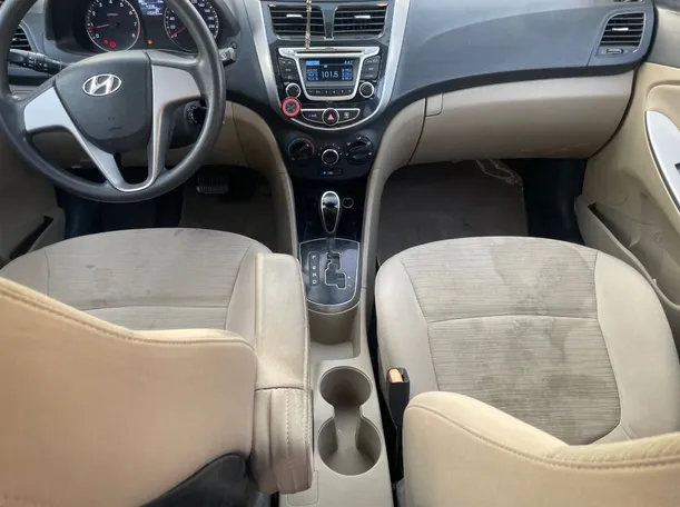 Car image 18
