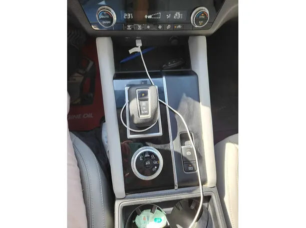 Car image 14
