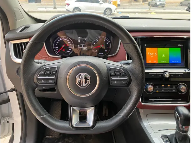 Car image 18