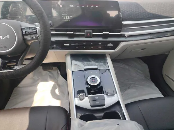 Car image 18