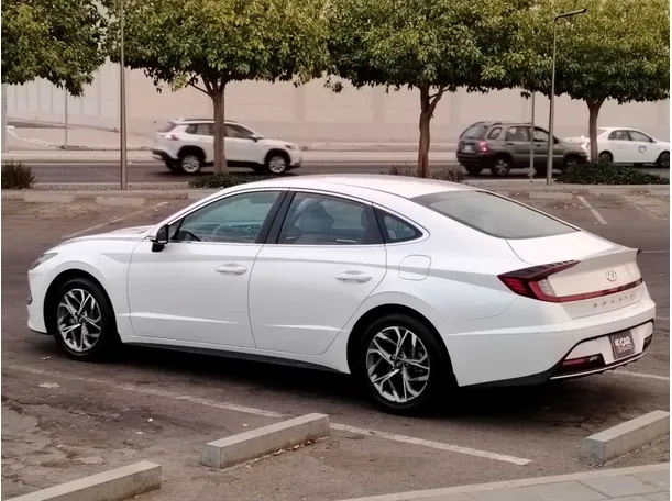 Car image 7