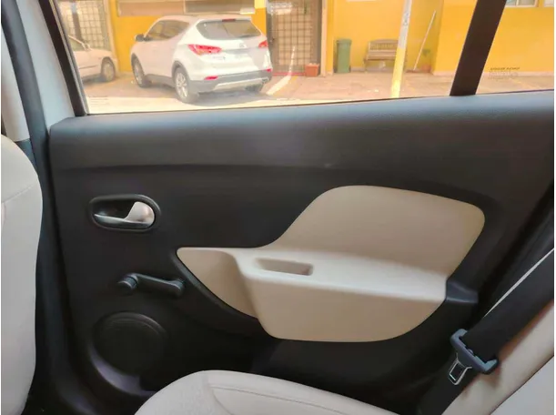 Car image 35