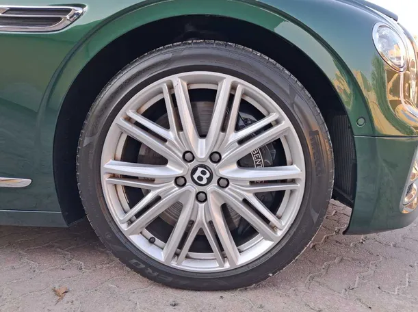 Car image 10