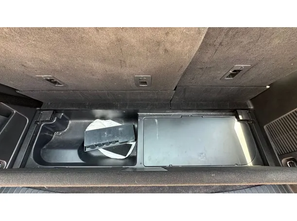 Car image 27