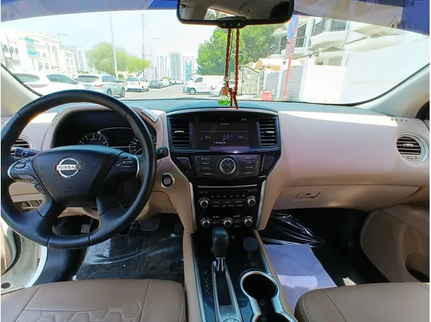 Car image 15