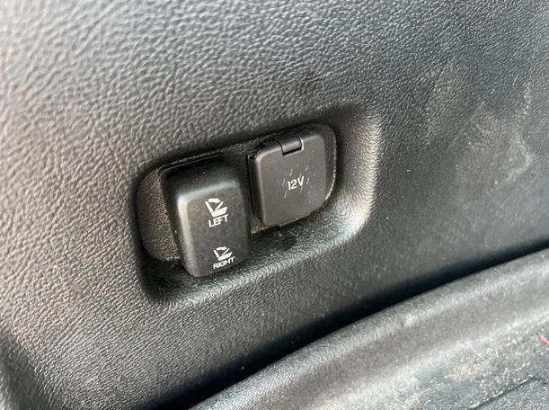Car image 28