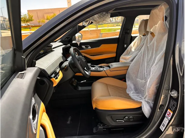 Car image 12