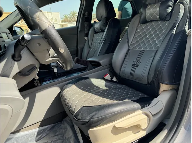 Car image 12