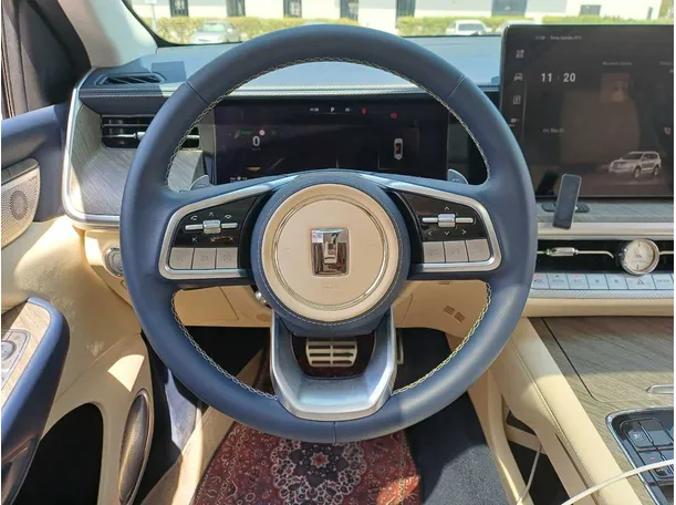Car image 18