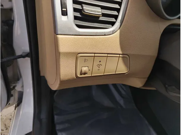 Car image 36