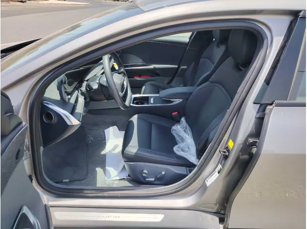 Car image 13