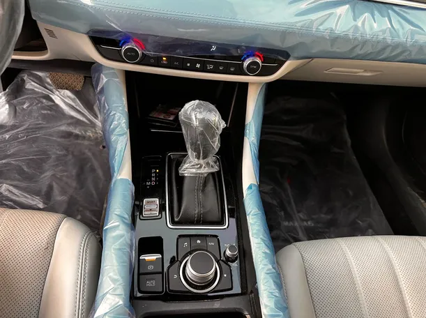 Car image 17