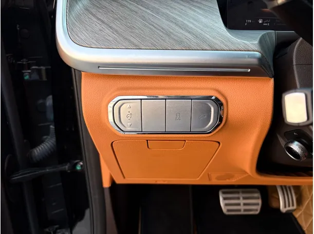 Car image 27