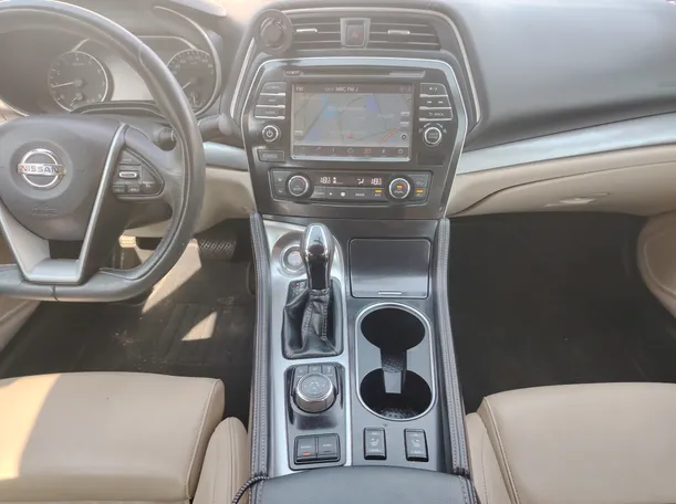 Car image 18