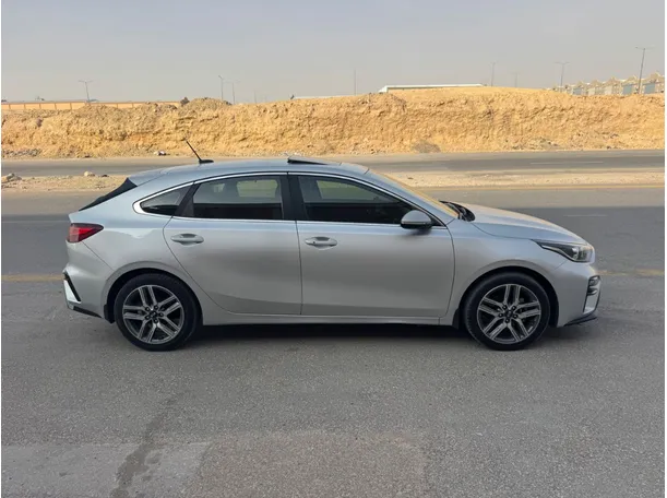 Car image 4