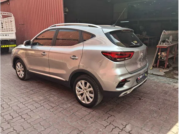 Car image 7