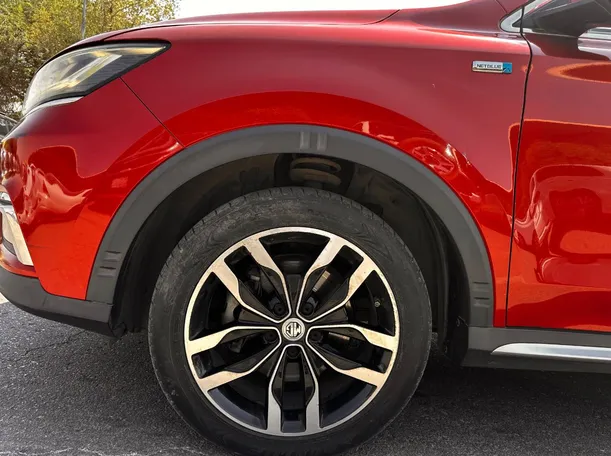 Car image 9
