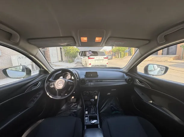 Car image 14