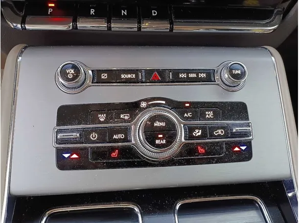 Car image 24