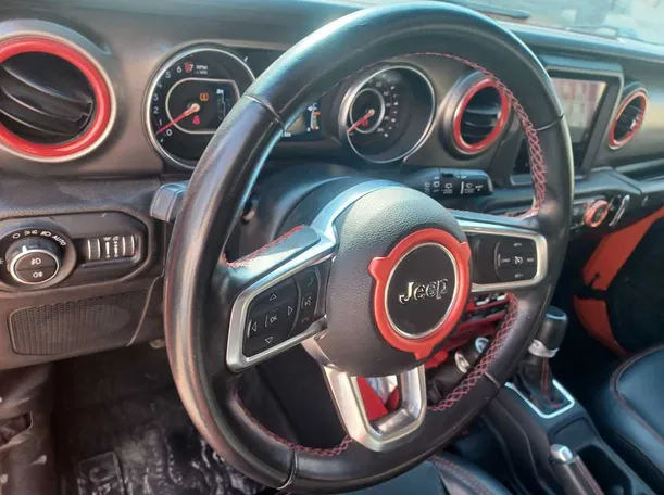 Car image 19