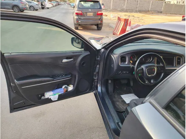 Car image 11