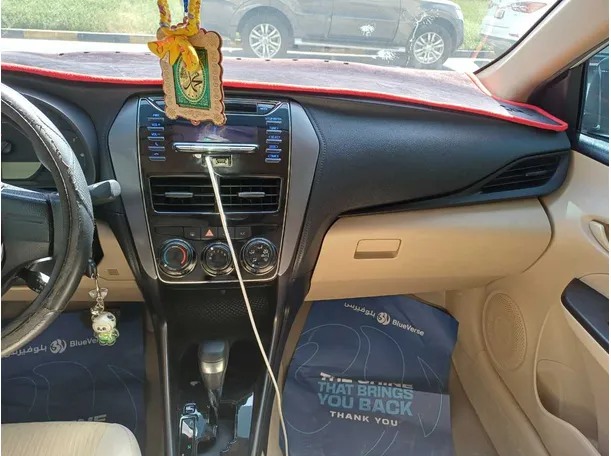 Car image 16