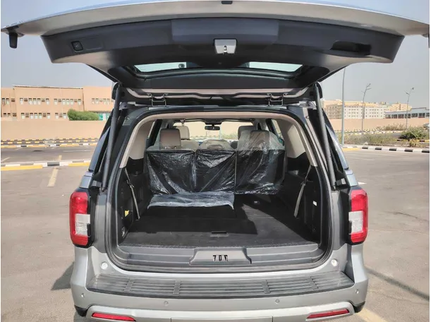 Car image 25