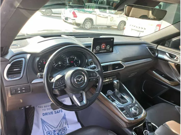 Car image 11