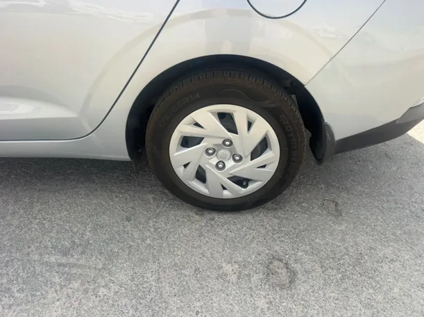 Car image 9