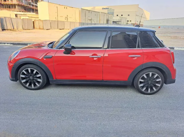 Car image 4