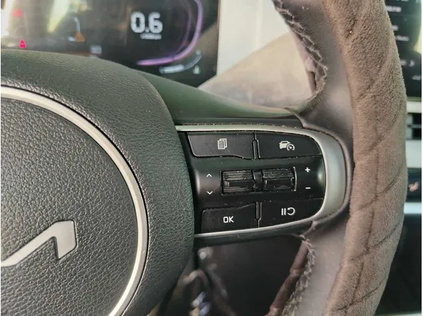 Car image 40