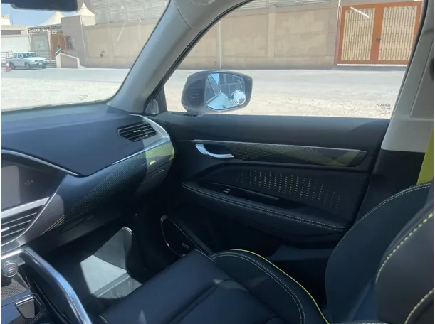 Car image 23
