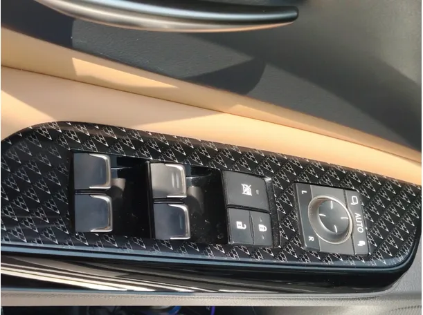 Car image 29