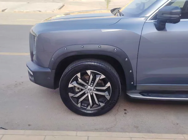 Car image 9