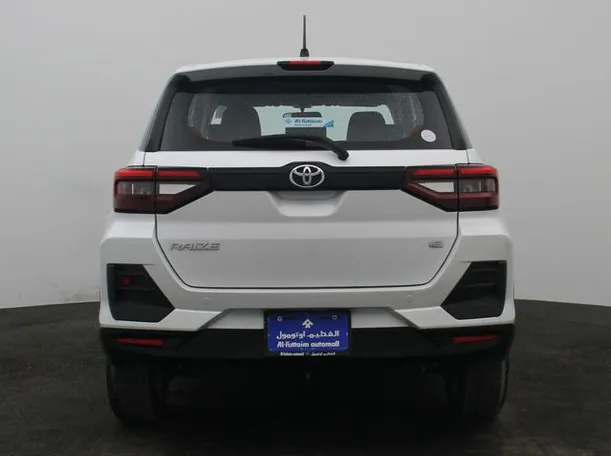 Car image 12
